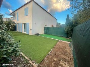 Très belle maison jumelée de 79 m2 avec grand jardin