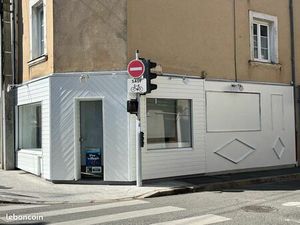 Local commercial Laval centre