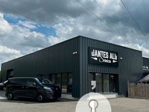 Local commercial 300 m² SAINT BERTHEVIN
