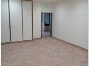 Grand espace pour bureaux avec terrasse et parking