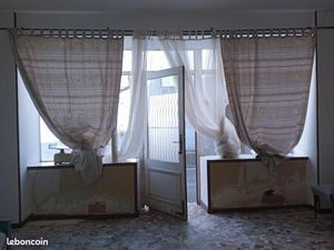 POUR CREATION DE COMMERCE à PLEAUX Cantal limite Corrèze MAISON D’HABITATION AVEC VITRINE 