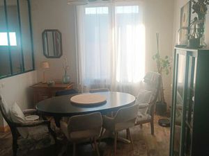 Maison de ville avec garage et terrain