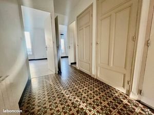 Immeuble composé de 2 logements 2 terrasses plus jardin et garage