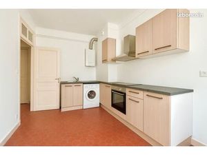 Superbe 2 P A RENOVER de 45 m2 avec 2 belles pièces ( 2 chambres ou chambre + salon )   Cu