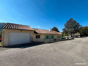 Maison de plain-pied sur 1230 m²