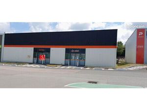 Local commercial 750 m² PARAY LE MONIAL