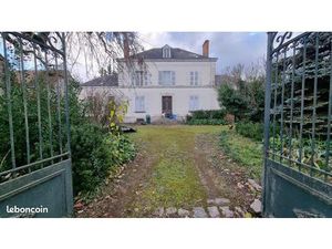 Maison 8 pièces 230 m²