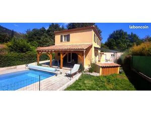 Maison familiale récente avec piscine