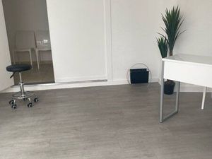 Loue local commercial tout commerces en plein centre de Mauguio face mairie