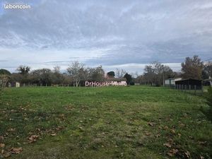 Terrain 1264 m² lerm et musset