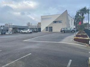 Location showroom commercial