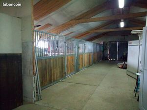 Bâtiment-Ecurie sur 6 hectares