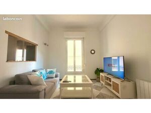 Superbe 2 P de 45 m2 avec une chambre et un beau séjour. – Cuisine équipée   climatisation