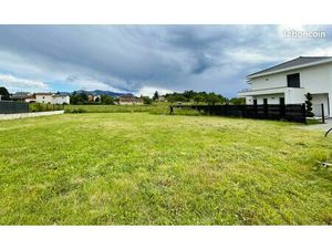 TRES RECHERCHE - Vente terrain viabilisé constructible plat de 758m2 Coublevie