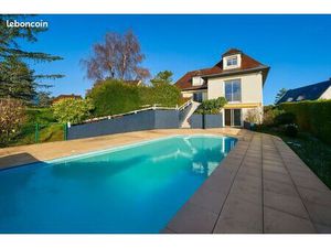 Maison 9 pièces 345 m²