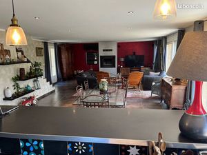 Maison. 7 pièces. 168 m2