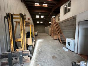 LOCAL A LOUER (Entrepôt / dépôt / stockage idéal pour artisans)