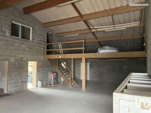 Local 300 m² LA VARENNE