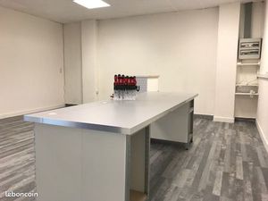 LOCAL STOCKAGE / ACTIVITÉS 160 m²