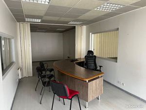 LOCAL STOCKAGE / ACTIVITÉS 190 m²