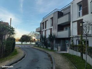 Titre : BÈGLES - Grand T1 Meublé 29m² avec Terrasse Vue Plage & Parking