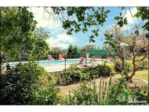 ? Propriété de 4 gîtes avec piscine