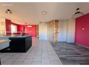 Maison élevée sur sous sol