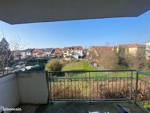 F2 bis rénové avec balcon