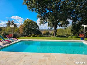 Maison familiale de plain pied 180 m2 avec piscine