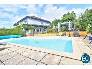 Villa 9 pièces 161 m²