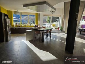 Maison 7 pièces 225 m²