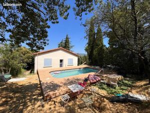 Maison cœur de village  grand jardin