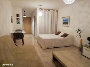 Grand studio meublé  confortable  à quelques pas des plages