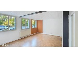 ? À LOUER – Bureau 40 m² avec cuisine privative et vue sur parc – Saint-Cyr-sur-Loire – AU