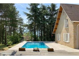 Propriété 7 pièces 273 m²