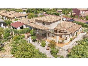 Propriété 6 pièces 200 m²