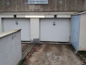 Vend place de parking sous terrain avec portail electric avec video surveillance dans quar