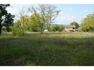 Terrain constructible uniquement pour projet Hôtellerie de Tourisme / Affaires