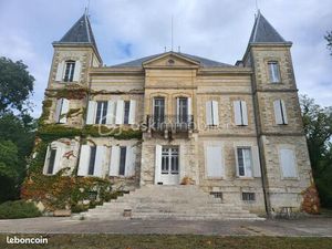 Château 32 pièces 919 m²