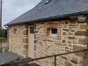 Très belle longère 125 M2 au sol terrain 1000 M2 possibilité de faire des pièces supplémen