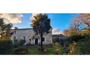 Proche Saintes Maison charentaise 210m2 hab