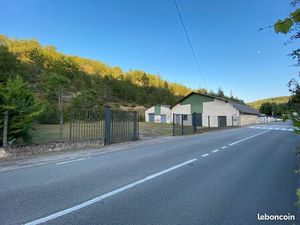 Local Carrosserie & Peinture entièrement équipé sur Cahors