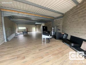 Local commercial 170 m² PLEUVEN