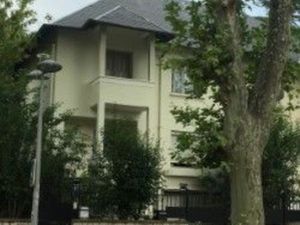 Grande chambre d'étudiant meublée très spacieuse et très lumineuse dans une villa