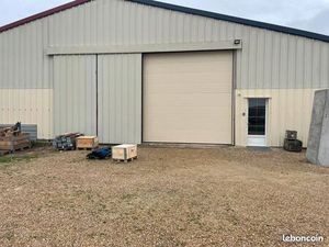 Location espace de stockage avec office et bureau