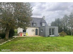 Maison 4 chambres - rénovée à Lestonan - vie de plain-pied - vaste jardin et hangar - poêl