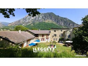 Maison 40 pièces 700 m²