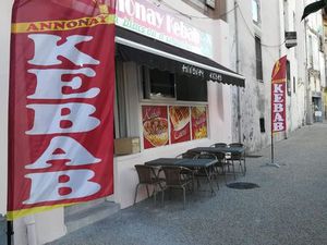 Local (kebab) pour tous commerces murs et fond