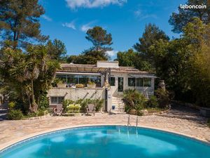Maison familiale au calme avec grand jardin et piscine