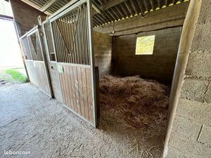 Écurie avec terrain constructible